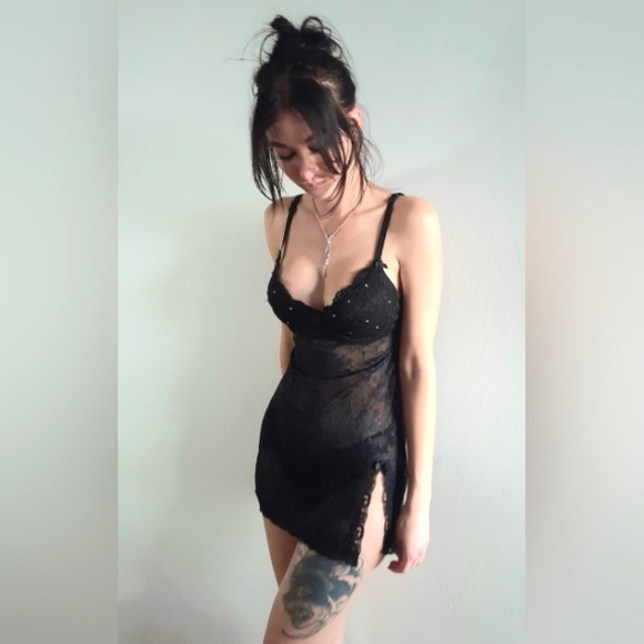 Lace nightie/dress with diamond detail and matching undies - Picture 2 of 16